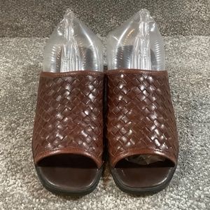 The Leather Collection Woven mules slides slip on shoes Size 8